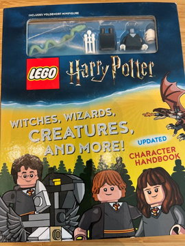 Harry Potter - Witches, Wizards, Creatures, and More! Updated Character Handbook (Hardcover)