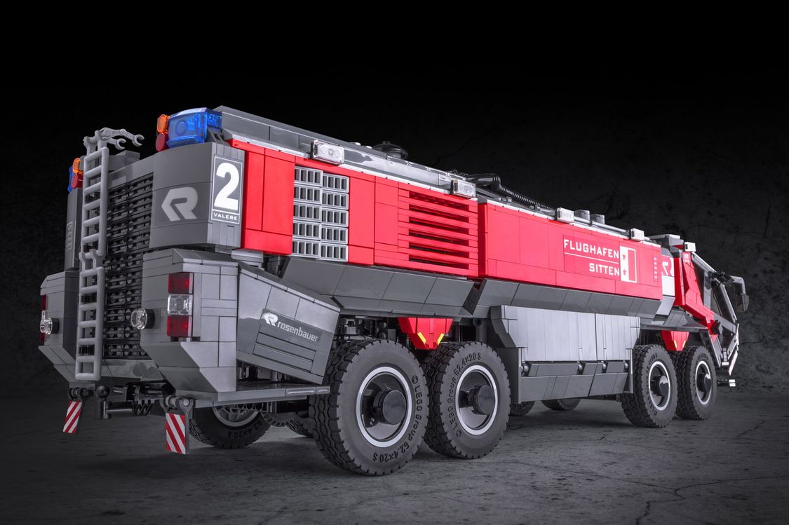 乐高ideas 机场消防车Rosenbauer Panther 8x8