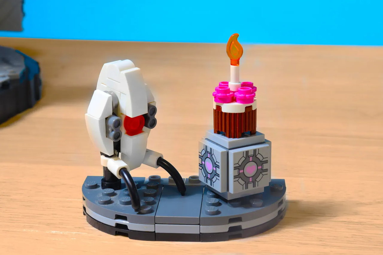乐高ideas 《传送门2》中的GLaDOS