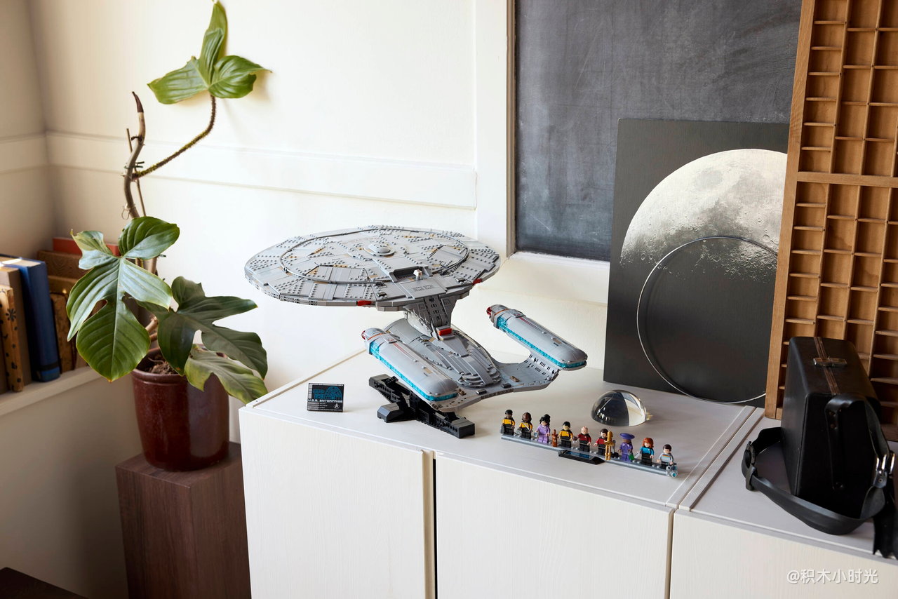 乐高 10356 星际迷航:联邦星舰企业号 NCC-1701-D™