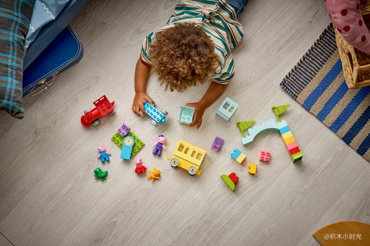 乐高 10466 与猪爷爷一起乘坐火车