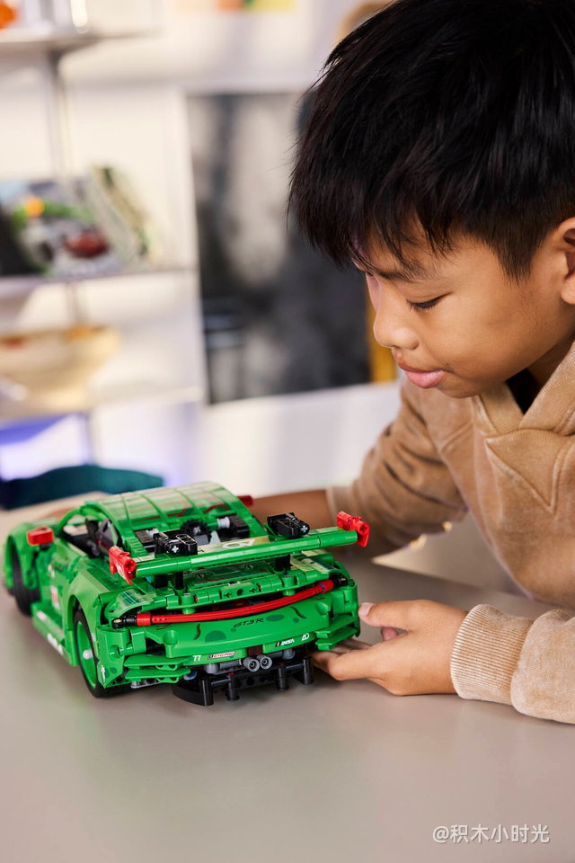 乐高 42224 Porsche 911 GT3 R REXY AO 赛车