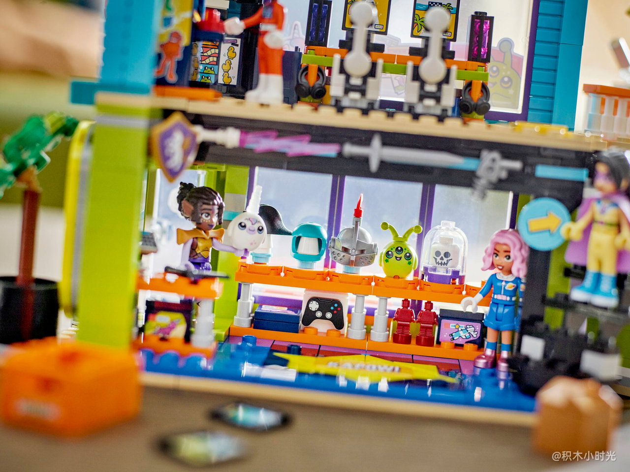 乐高 42674 漫画书与游戏商店