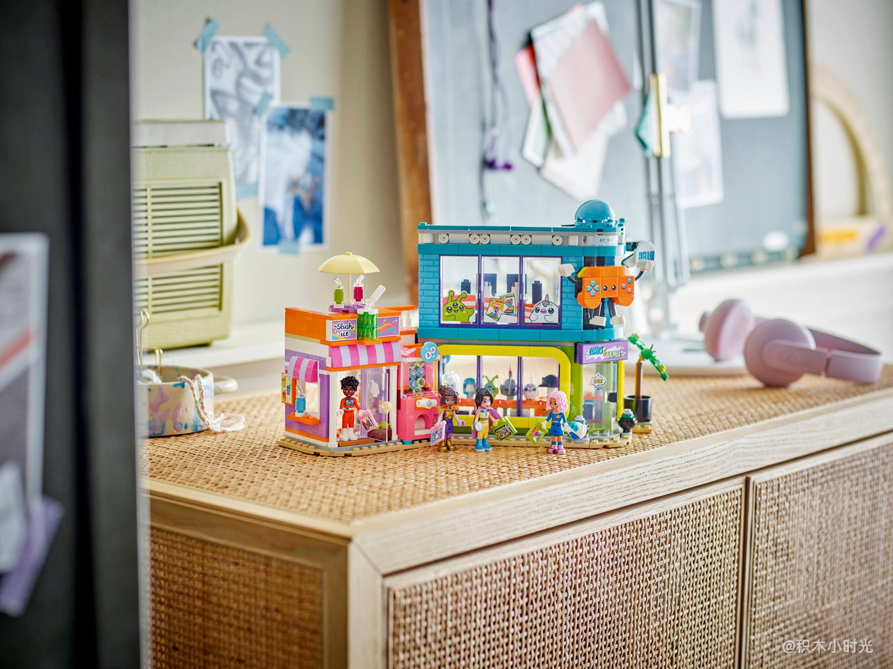 乐高 42674 漫画书与游戏商店