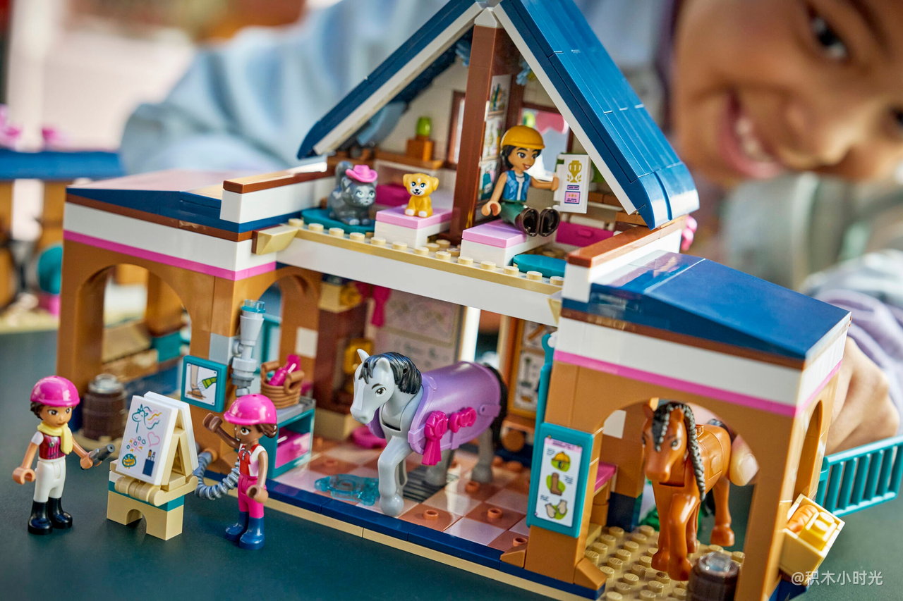 乐高 42688 马厩和马术学院