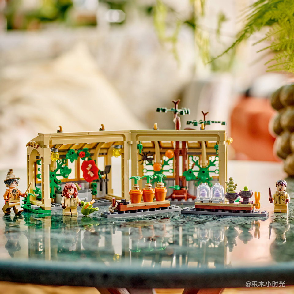 乐高 76445 霍格沃茨™城堡：草药课