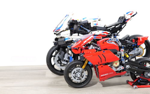 乐高科技 宝马 BMW M 1000RR 42130 vs 杜卡迪 Ducati Pani 42107 评测